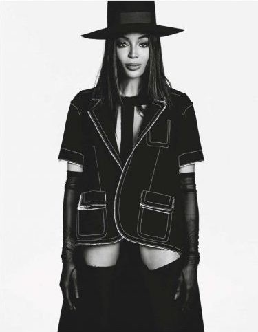 'Báo đen' huyền thoại Naomi Campbell nuột nà, gợi cảm bất ngờ ở tuổi 48 - ảnh 4