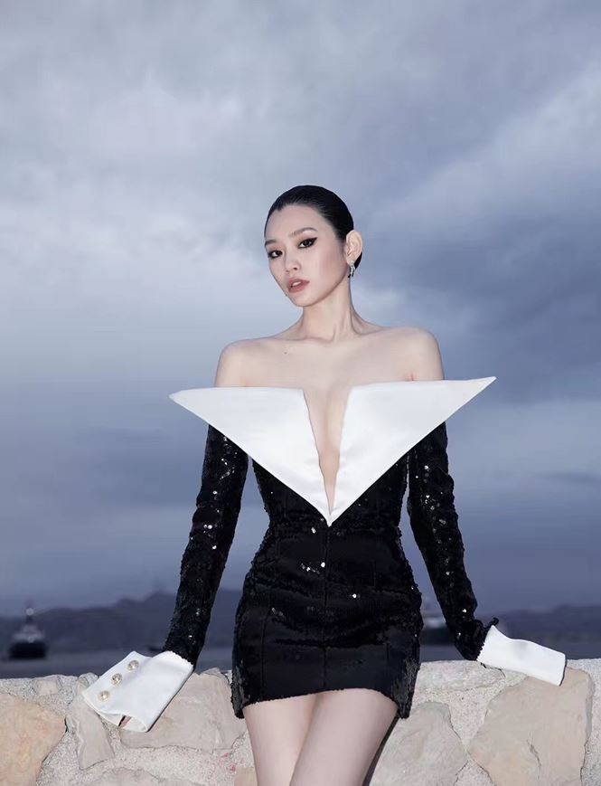 Bạn gái con trai 'vua sòng bạc Macau' khoe ngực đầy, eo thon trên thảm đỏ Cannes - ảnh 8