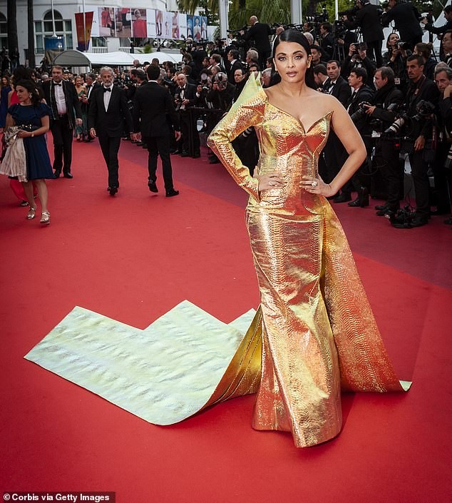 'Hoa hậu đẹp nhất mọi thời đại' Aishwarya Rai quyến rũ trên thảm đỏ Cannes - ảnh 1