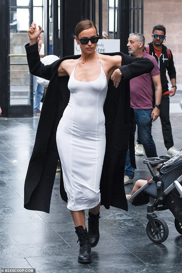 Hậu chia tay bạn trai, Irina Shayk nắm tay siêu mẫu đồng tính dạo phố - ảnh 3