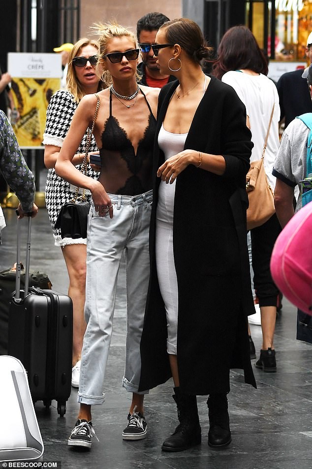Hậu chia tay bạn trai, Irina Shayk nắm tay siêu mẫu đồng tính dạo phố - ảnh 4