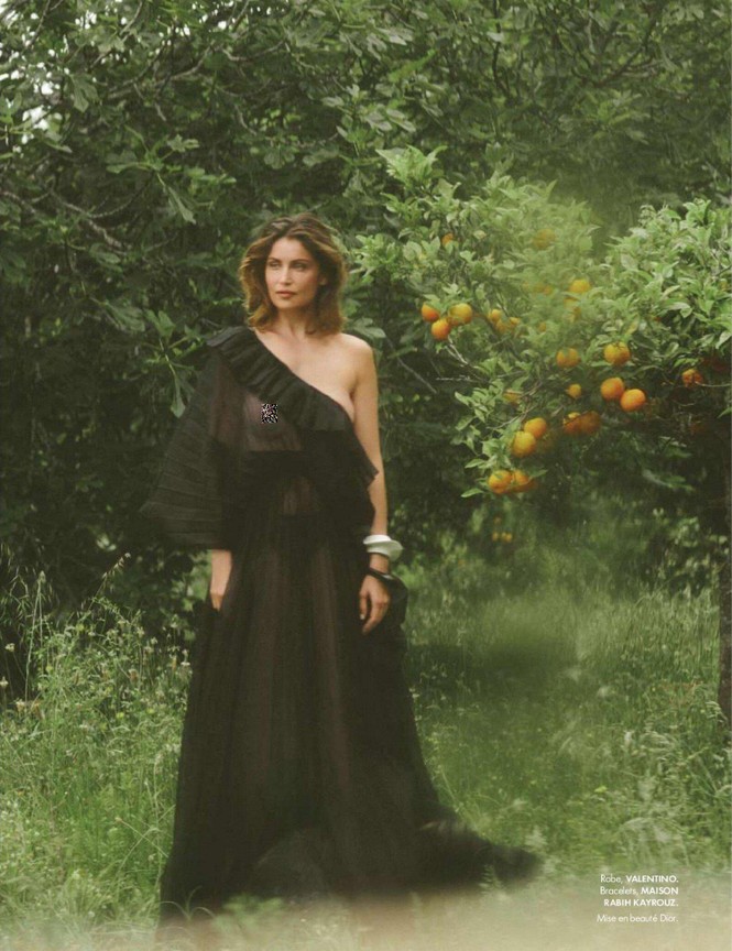'Biểu tượng sex' Laetitia Casta khoả thân nóng bỏng trên tạp chí ở tuổi 41 - ảnh 3