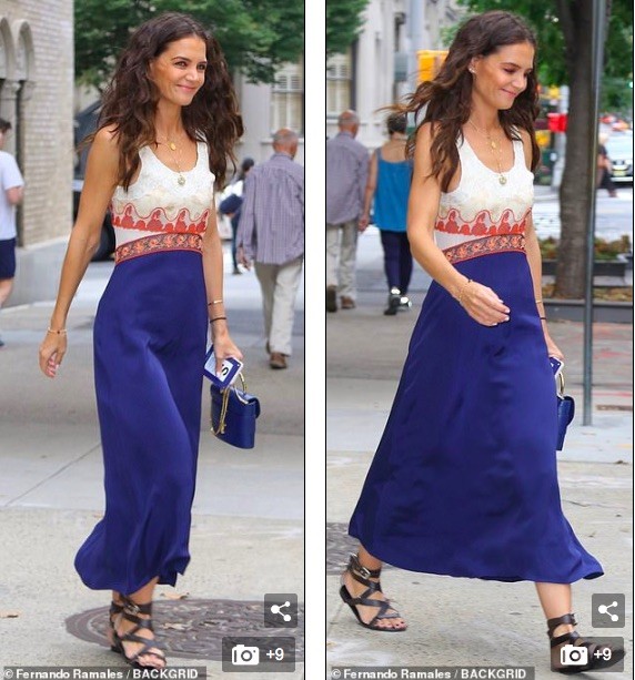 Katie Holmes lại khiến fans sửng sốt khi trẻ trung như đôi mươi trên phố - ảnh 4