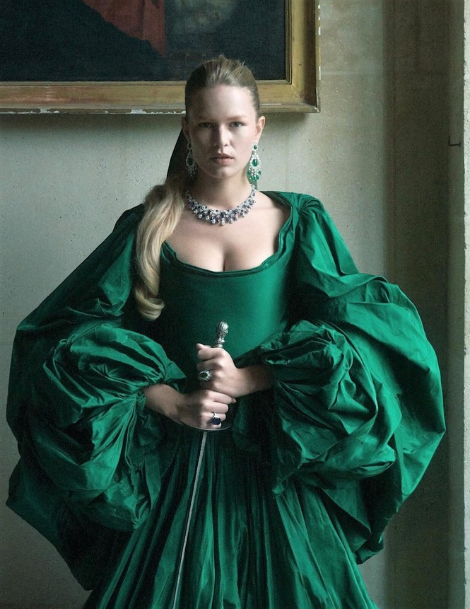 Loạt ảnh tôn ngực đầy 'bỏng mắt' của siêu mẫu Anna Ewers - ảnh 9