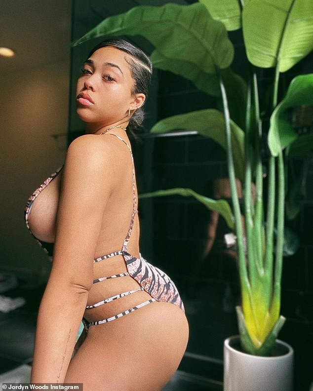 Mẫu ngoại cỡ Jordyn Woods mặc áo tắm bé xíu lộ cả phần nhạy cảm gây choáng - ảnh 5
