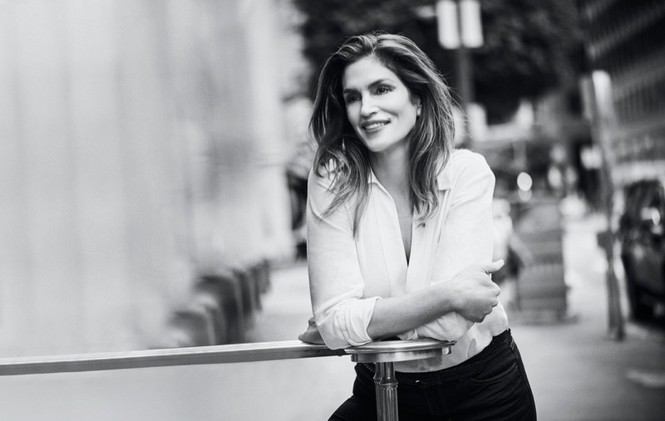 Ngưỡng mộ nhan sắc trẻ đẹp của siêu mẫu huyền thoại Cindy Crawford ở tuổi U60 - ảnh 3