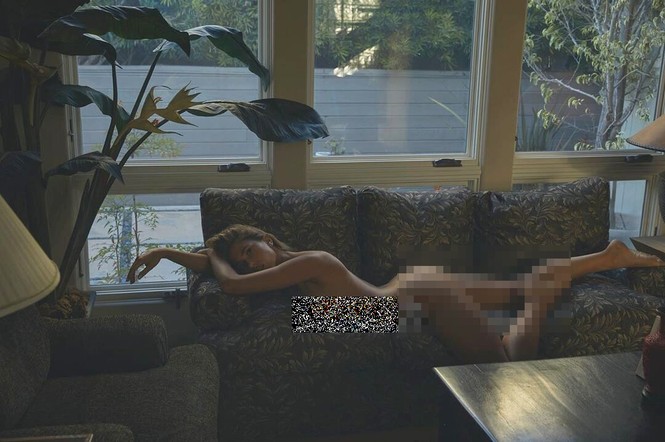 Kara del Toro chụp khoả thân, khoe dáng tạc tượng với số đo 3 vòng 'vàng' - ảnh 1