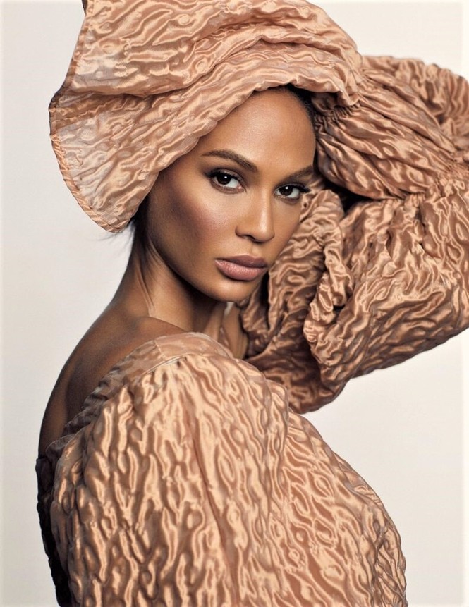 Mê mẩn ngắm Joan Smalls - 'viên ngọc đen' của làng mốt - ảnh 4