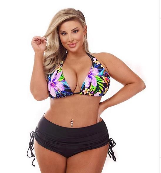 Ngất ngây ngắm siêu mẫu ngoại cỡ quyến rũ hàng đầu thế giới với bikini - ảnh 1