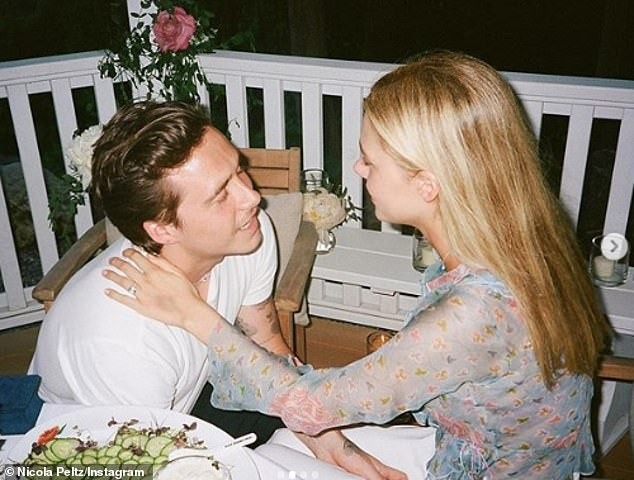 Hana Cross tung ảnh bikini nhìn xa xăm khi tình cũ Brooklyn Beckham sắp cưới con tỷ phú - ảnh 8