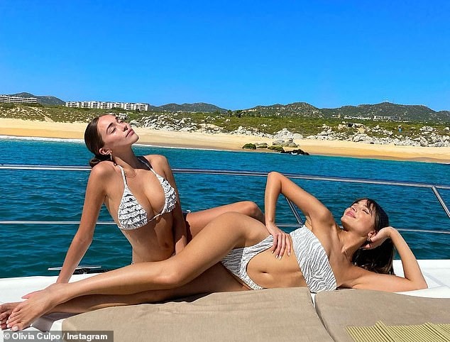 Hoa hậu Hoàn vũ Olivia Culpo và hội chị em tưng bừng với 'tiệc bikini' ở biển - ảnh 6