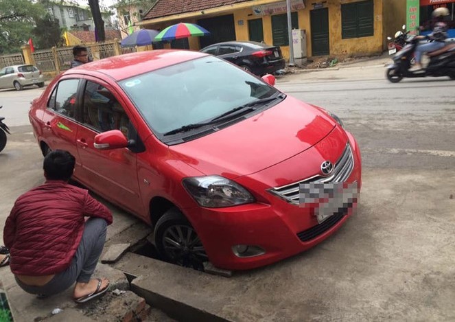 Trồng cây phản cảm, nhổ đi lại thành “bẫy” trên đường - ảnh 5