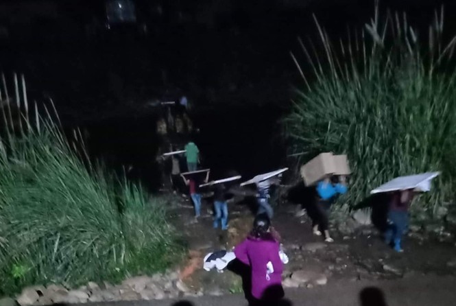 Để hàng lậu tự do qua biên giới, hàng loạt cán bộ Biên phòng bị xử lý - ảnh 2