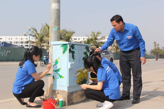 Những “tủ tranh” đặc biệt trên phố ở Quảng Ninh - ảnh 5