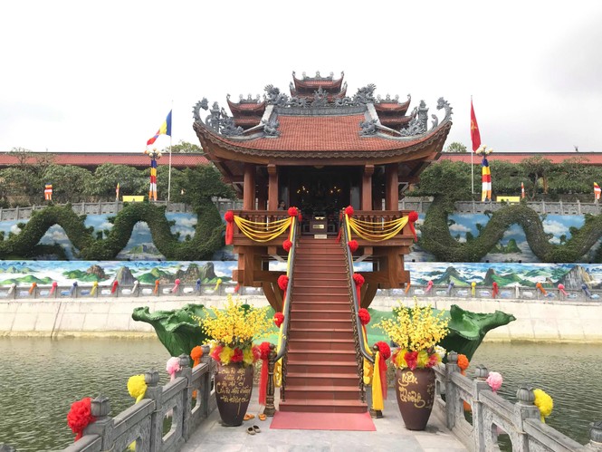 Chùm ảnh chùa Ba Vàng vắng khách sau