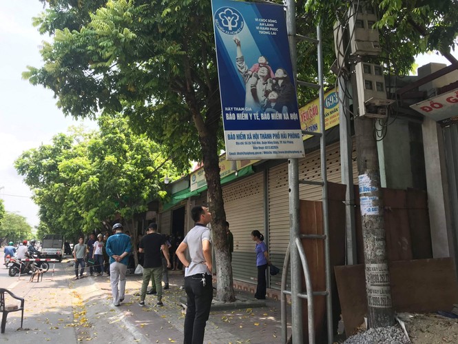 Xách dùi đục đâm 2 vợ chồng hàng xóm thương vong vì để vôi vữa rơi sang nhà - ảnh 1