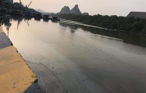 Vỡ đường ống dẫn công ty xi măng Chinfon Hải Phòng, 7 khối dầu tràn ra môi trường - ảnh 1