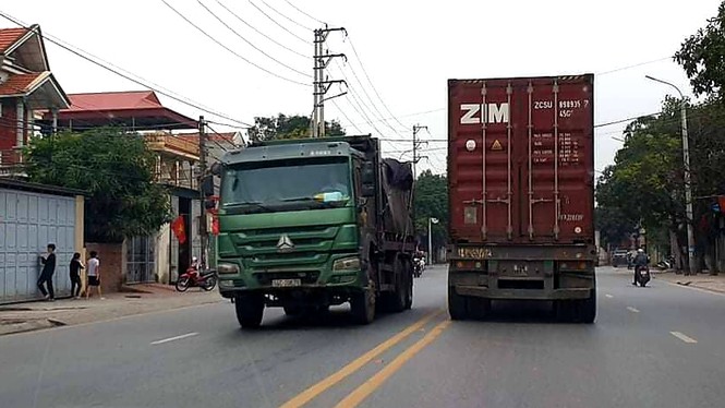 Xe quá tải lộng hành trên quốc lộ 18 - ảnh 1