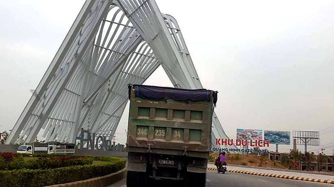 Xe quá tải lộng hành trên quốc lộ 18 - ảnh 7