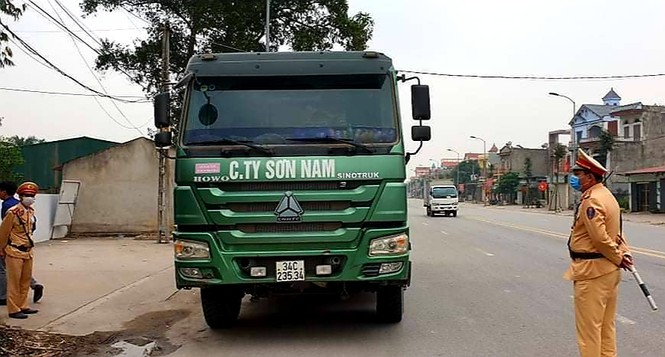 Xe quá tải lộng hành trên quốc lộ 18 - ảnh 8