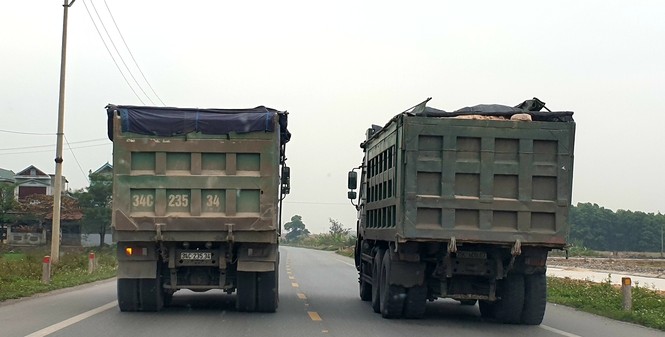 Xe quá tải lộng hành trên quốc lộ 18 - ảnh 3