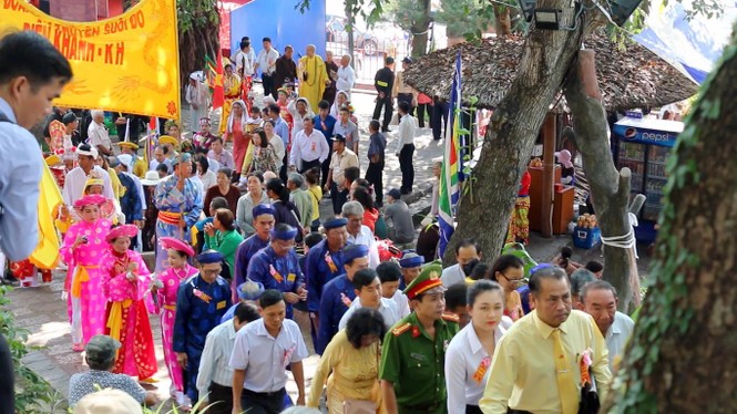 Hàng trăm ngàn du khách hành hương về dự hội Tháp Bà Ponagar - ảnh 4