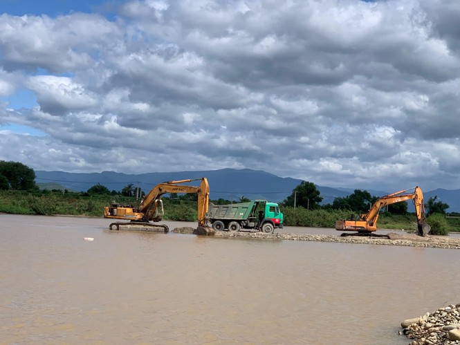 Sông Dinh bị băm nát vì khai thác cát sỏi - ảnh 8