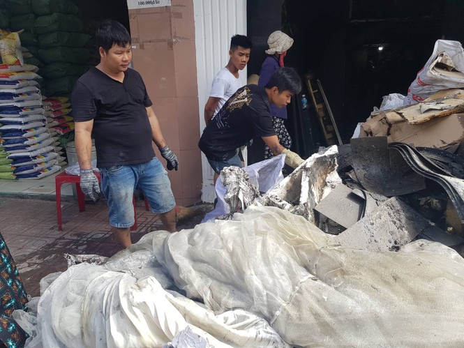 Cháy tiệm áo cưới, 3 người may mắn thoát nạn - ảnh 3
