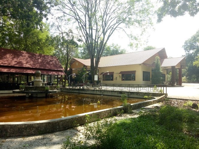 Bên trong công viên Thủ Dầu Một bị “xẻ thịt” để kinh doanh - ảnh 11