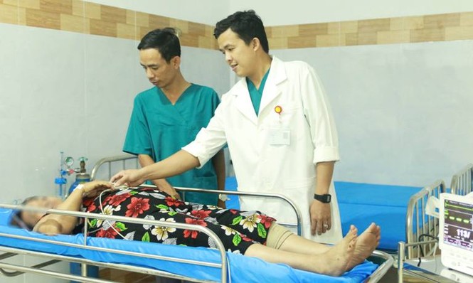 Dùng cơm chữa hóc dị vật ở cổ, người phụ nữ suýt mất mạng - ảnh 2