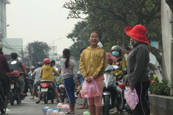 Nhọc nhằn mưu sinh ngày cận tết - ảnh 8