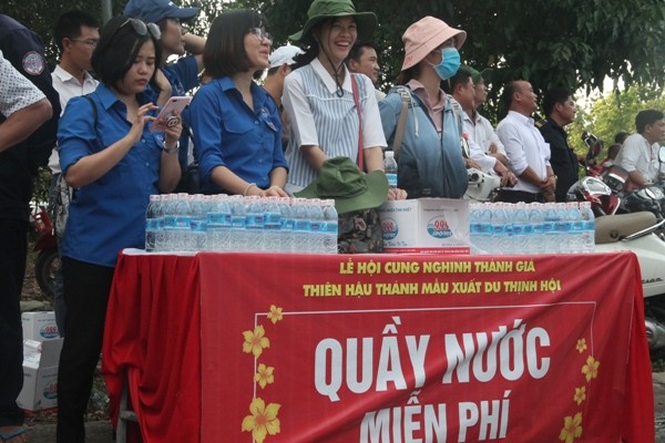 Hình ảnh ấn tượng tại Lễ hội cung nghinh Thánh giá Thiên Hậu Thánh Mẫu - ảnh 12