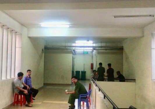 Kinh hãi phát hiện người đàn ông tử vong trong phòng vệ sinh - ảnh 1