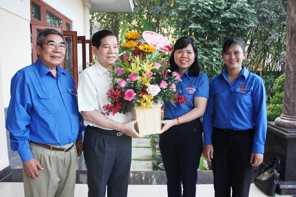 Tuổi trẻ Bình Dương tri ân cựu cán bộ Đoàn qua các thời kỳ - ảnh 1