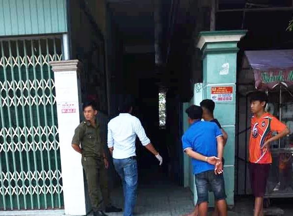 Kinh hãi phát hiện người đàn ông treo cổ trong phòng trọ - ảnh 1