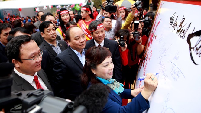 Ngọn lửa của lòng nhân ái - ảnh 1