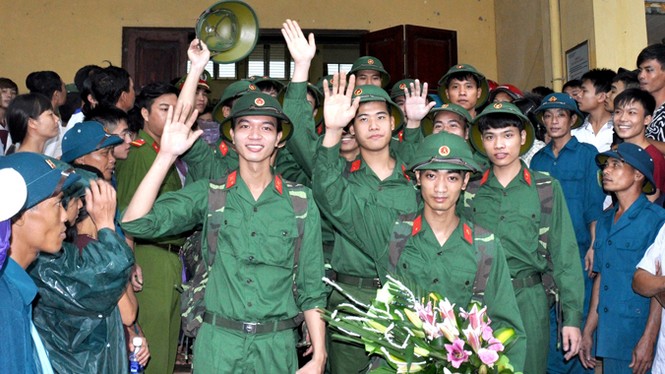 Tân binh rạng rỡ ngày tòng quân - ảnh 1