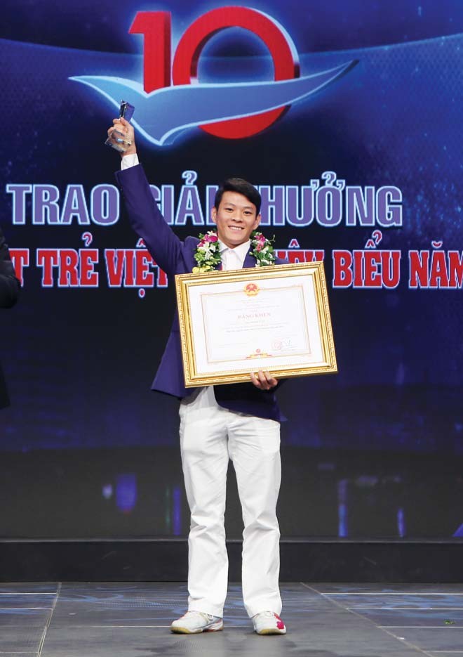 Cử tạ nâng ước mơ cậu bé mồ côi - ảnh 1
