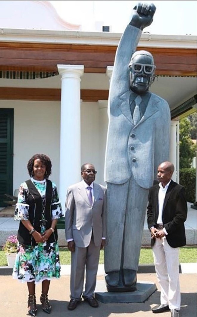 Tổng thống Zimbabwe cho dựng tượng mình - ảnh 1