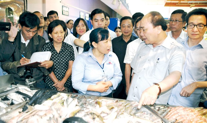 Thủ tướng ăn phở bình dân, nếm cơm công nghiệp - ảnh 1