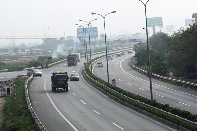 Làm cao tốc Bắc - Nam 230 nghìn tỷ: Có ưu ái đường bộ? - ảnh 1