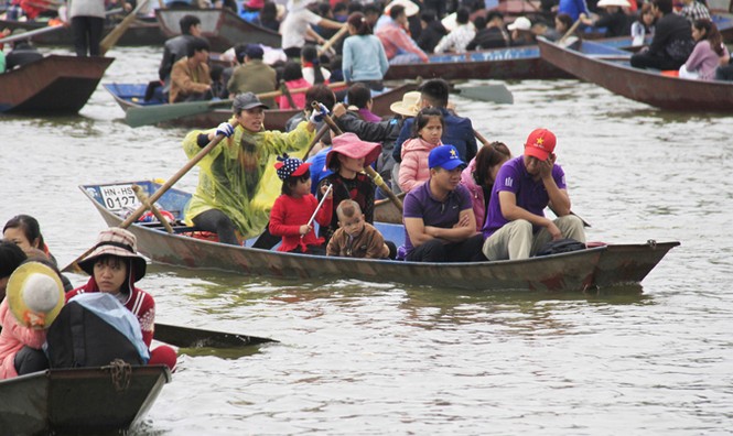 Chùa Hương khai hội: Đến hẹn lại đông - ảnh 1