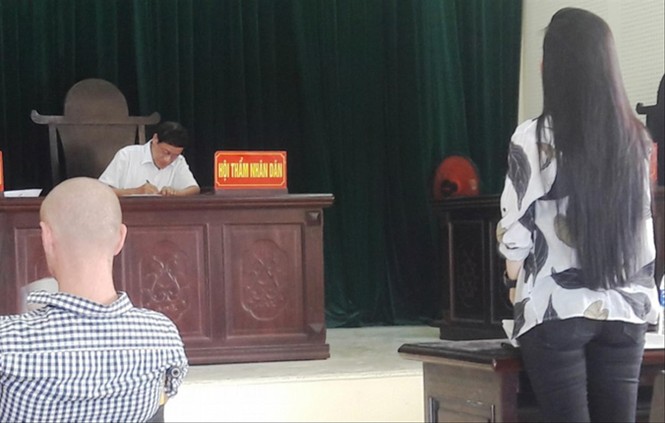 Chồng trăng hoa bị vợ bắt quả tang đánh ghen đòi li dị - ảnh 2