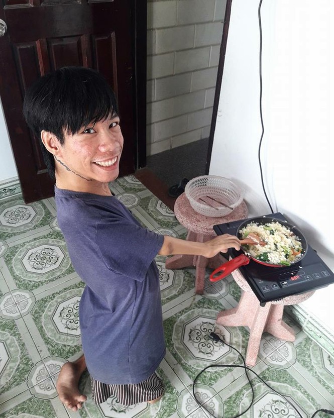 Vẽ tranh, chơi nhạc bằng... miệng - ảnh 2