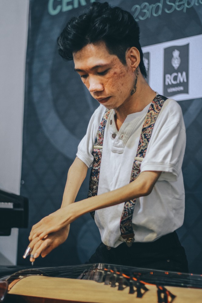 Vẽ tranh, chơi nhạc bằng... miệng - ảnh 3