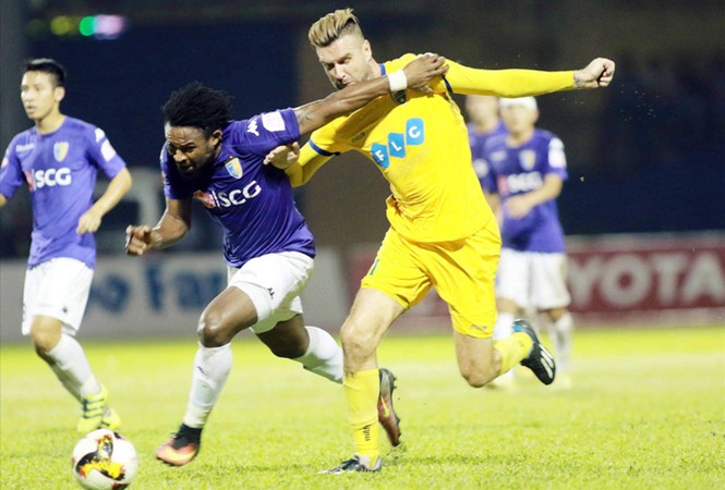 V.League 2017: Quảng Nam lên ngôi đầu - ảnh 1