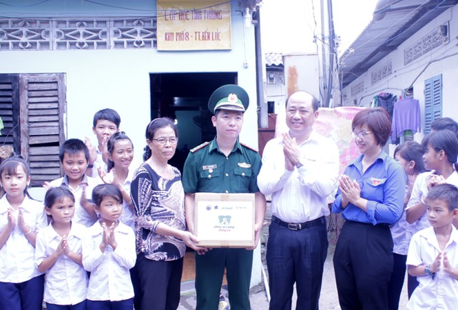 Lớp học tình thương vùng biên viễn - ảnh 1