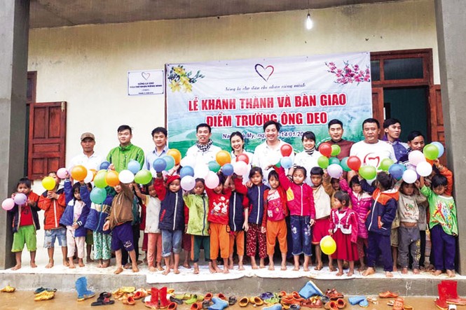 'Cõng' trường lên núi - ảnh 2