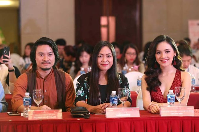 Thí sinh Hoa hậu đẩy tôi đến nghiệp áo dài - ảnh 1