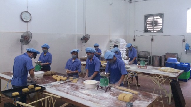Nhiều lò bánh Trung thu né đoàn kiểm tra - ảnh 1